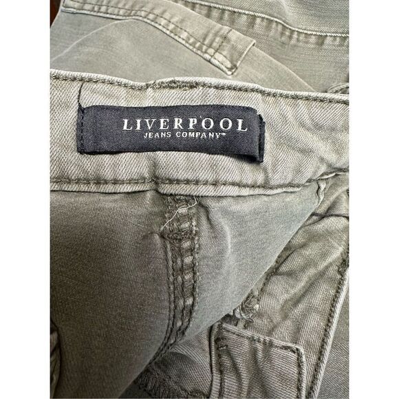 Liverpool women’s green jeans with zippers at ankle and several cute pockets, si - Picture 5 of 9